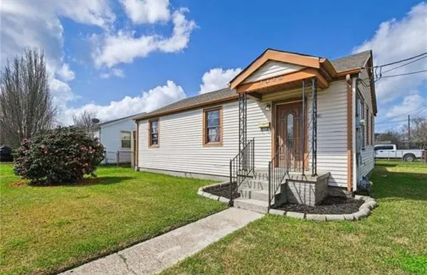 $1,600 | 2420 Fenelon Street, Chalmette, LA 70043