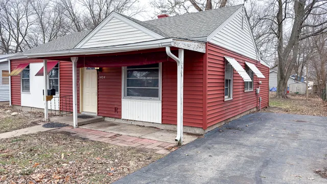 a view of a house with a yard and garage