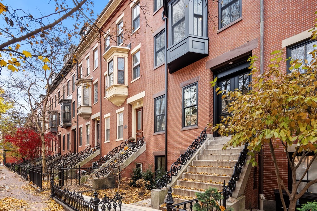 210 West Springfield Street, Unit 2 Boston, MA 02118 - Photo 33 of 33 a city street lined with tall buildings
