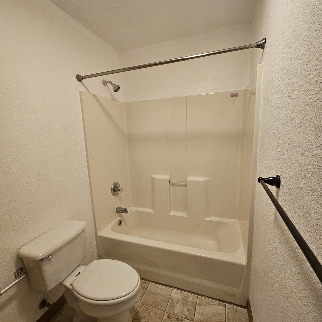 11211 Sam Pyle Bridge Road Benton, IL 62812 - Photo 7 of 11 a bathroom with a toilet and a bathtub