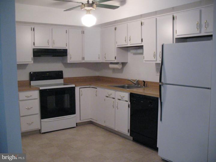 82 Stonegate Road Quakertown, PA 18951 - Photo 2 of 13 Gallery Image 2