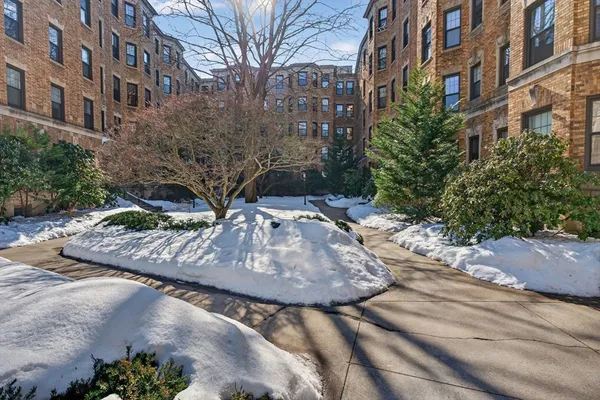 $2,495 | 118 Riverway, Unit 29, Boston, MA 02215