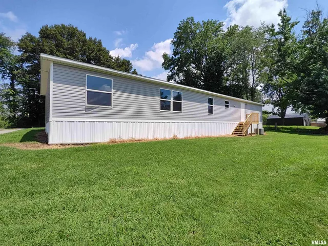 $89,900 | 531 Cemetery Road, Grayville, IL 62844