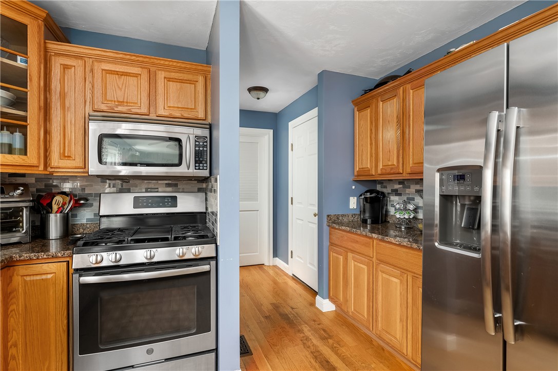 8 Harding Street Cumberland, RI 02864 - Photo 6 of 30 Gallery Image 6