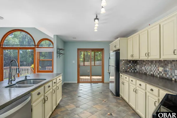 $565,000 | 108 Watersedge Drive, Kill Devil Hills, NC 27948