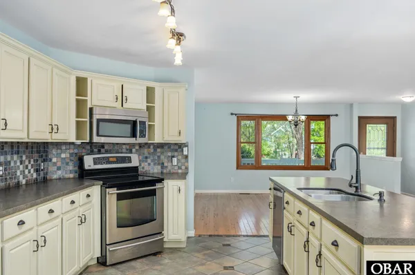 $565,000 | 108 Watersedge Drive, Kill Devil Hills, NC 27948