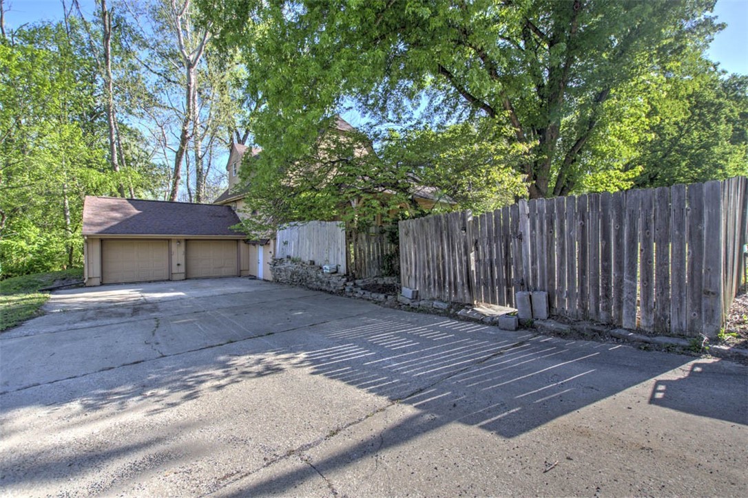 4224 East Lost Bridge Road Decatur, IL 62521 - Photo 3 of 22 Gallery Image 3