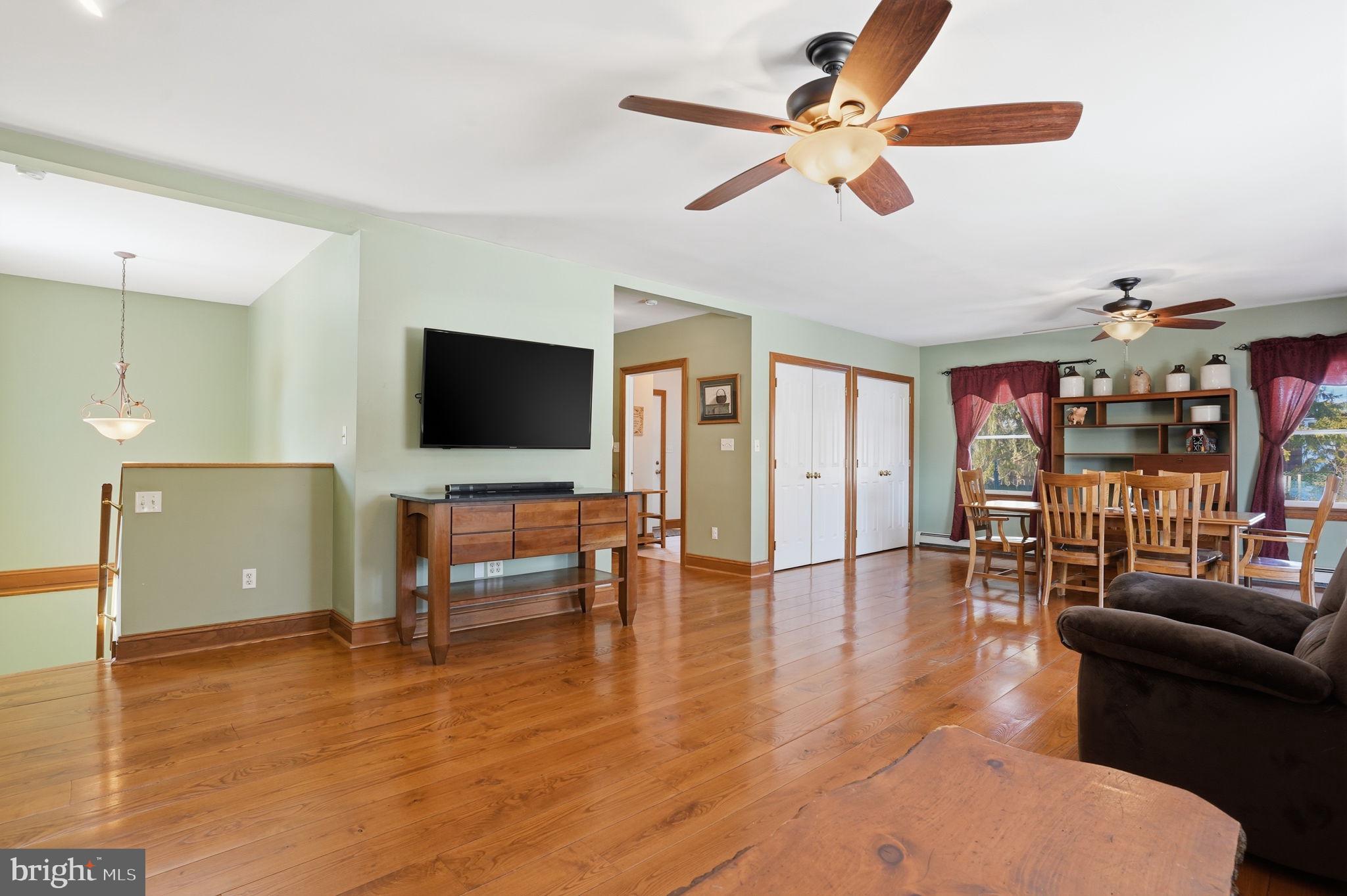 407 Reading Street Pennington, NJ 08534 - Photo 19 of 42 Living Room