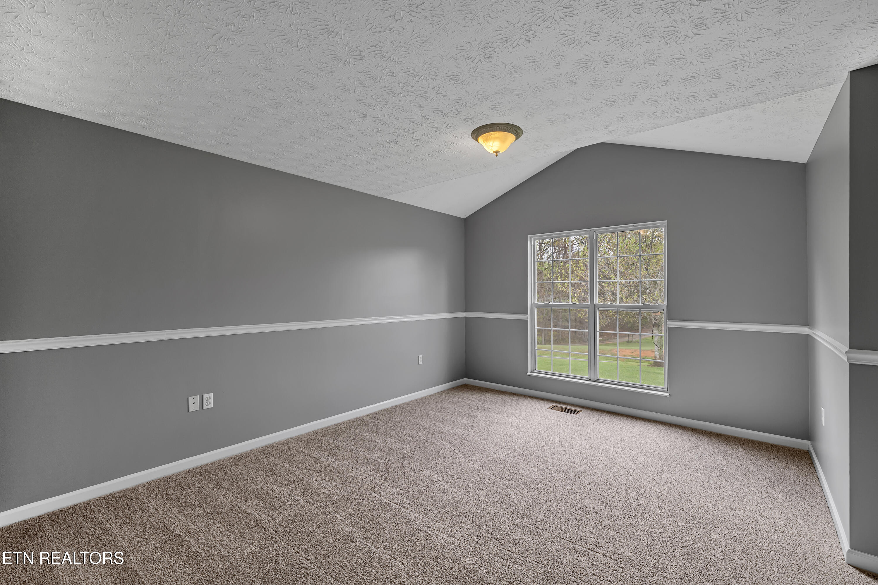 229 Sands Road Sweetwater, TN 37874 - Photo 18 of 35 Owners Suite