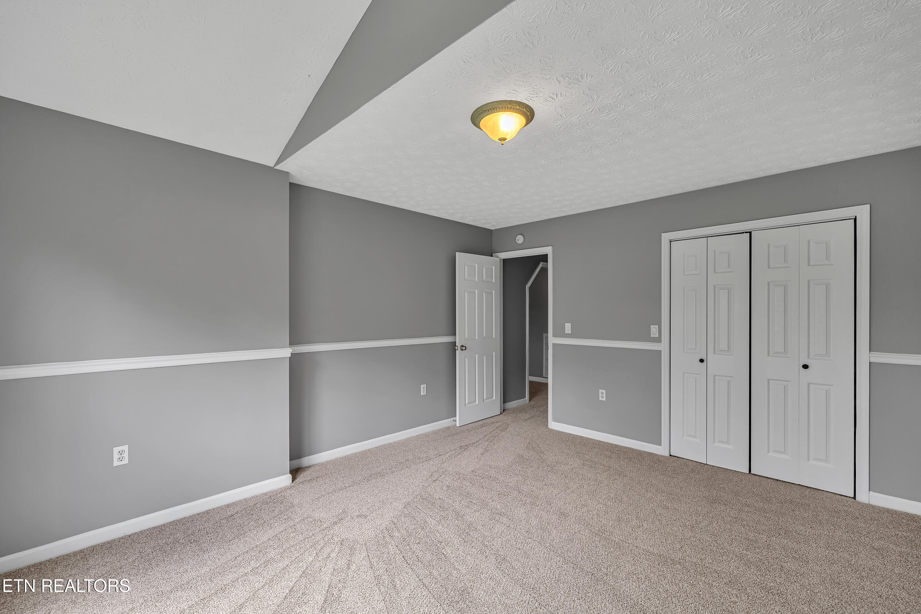 229 Sands Road Sweetwater, TN 37874 - Photo 19 of 35 Owners Suite