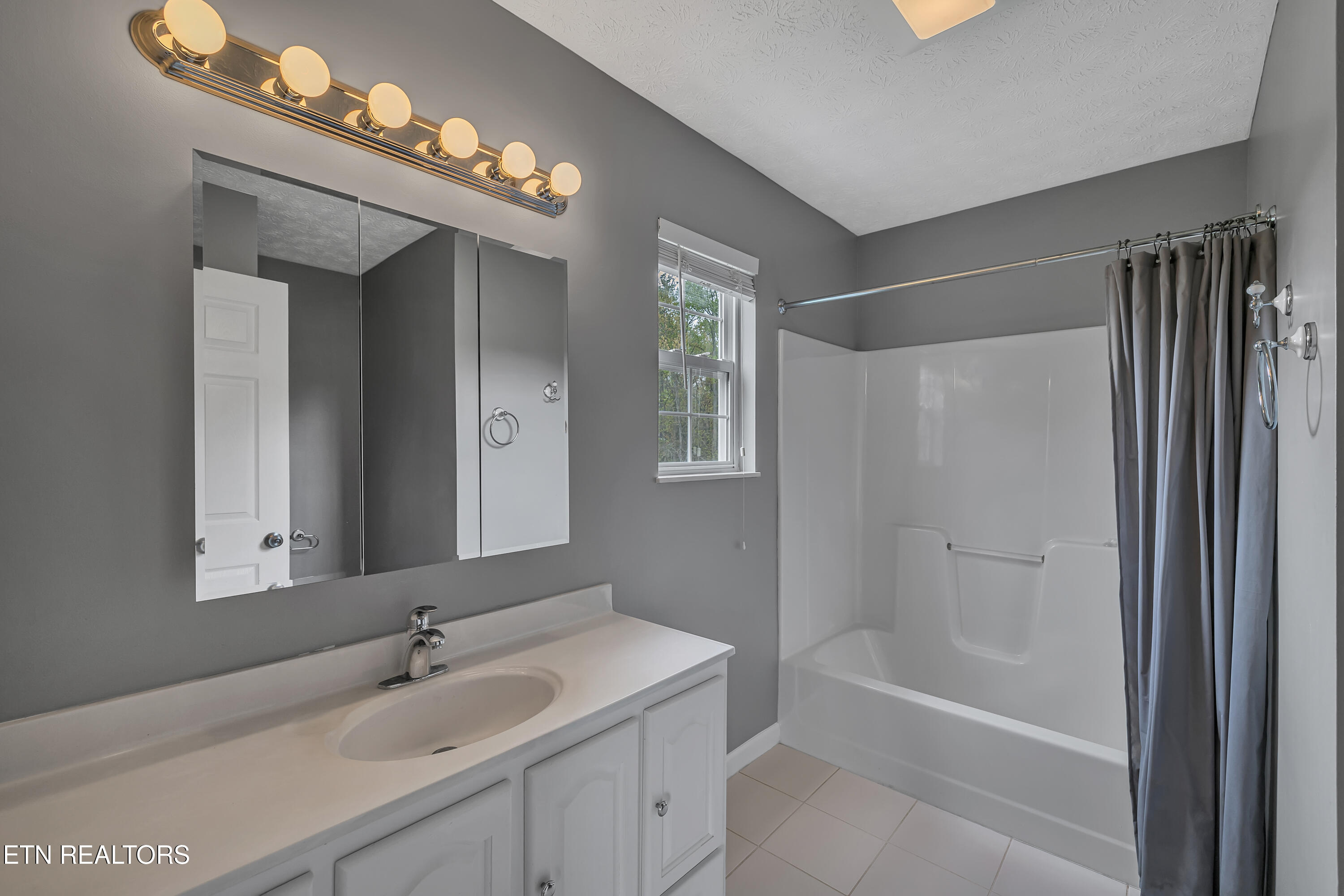 229 Sands Road Sweetwater, TN 37874 - Photo 22 of 35 Owners Suite