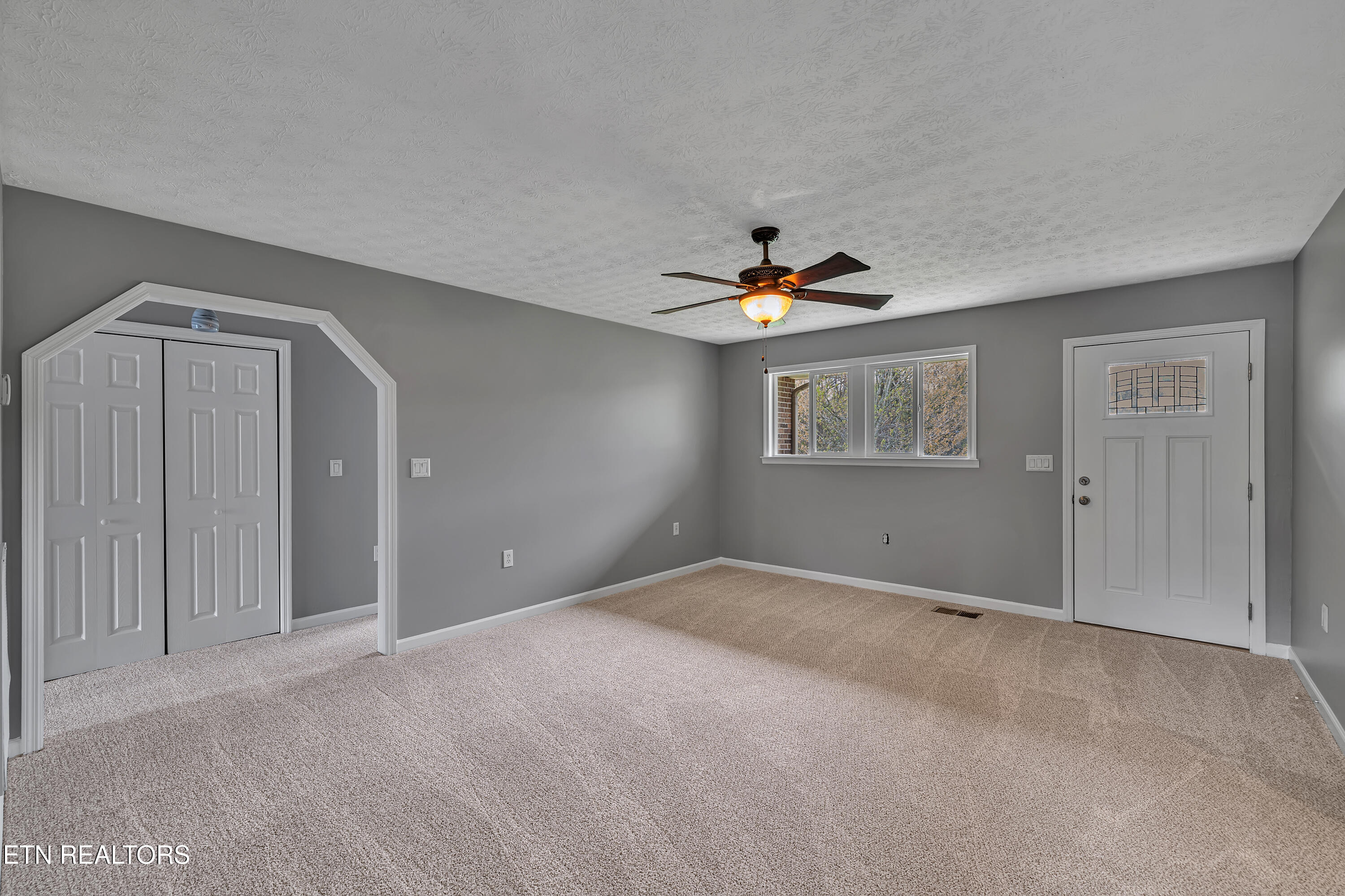 229 Sands Road Sweetwater, TN 37874 - Photo 4 of 35 Living Area