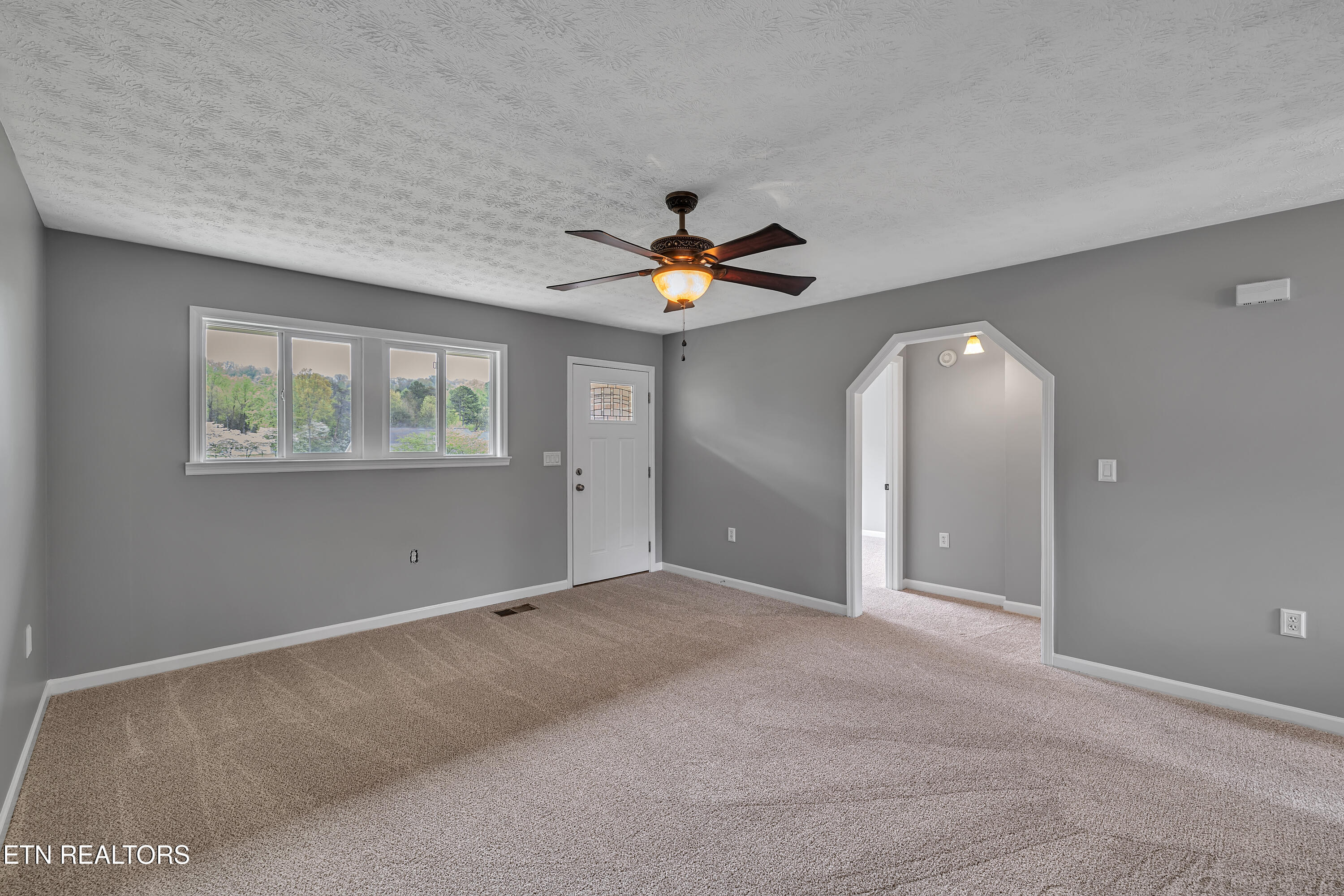 229 Sands Road Sweetwater, TN 37874 - Photo 5 of 35 Living Area
