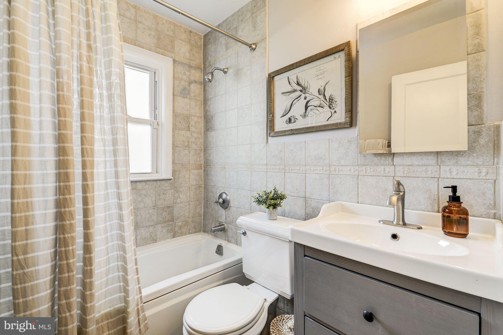 10614 South Dunmoor Drive Silver Spring, MD 20901 - Photo 21 of 29 Main Level Bath