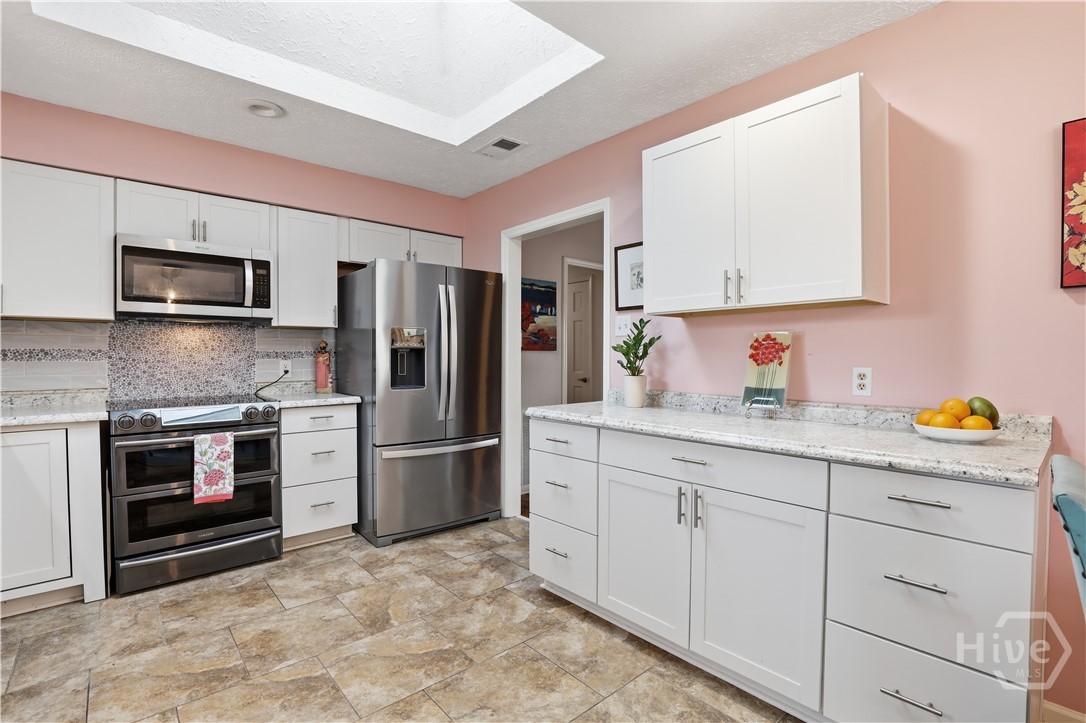 73 Bea Road Richmond Hill, GA 31324 - Photo 9 of 34