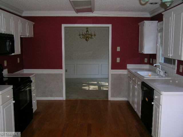 3339 Timberwolf Avenue High Point, NC 27265 - Photo 6 of 13 Kitchen.