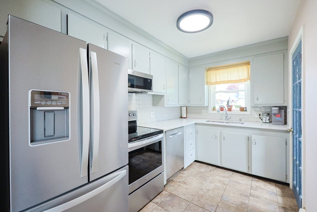 436 Lepes Road Somerset, MA 02726 - Photo 12 of 34 Gallery Image 12