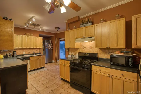 $585,000 | 165 Round Hill Road, Chester, NY 10918