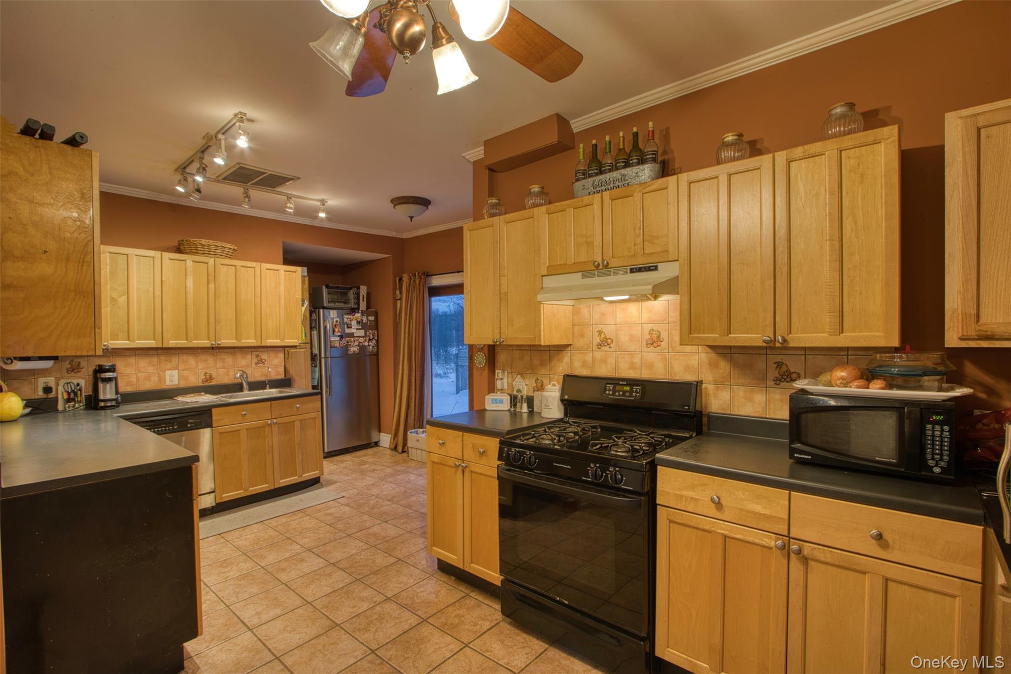 165 Round Hill Road Chester, NY 10918 - Photo 12 of 34