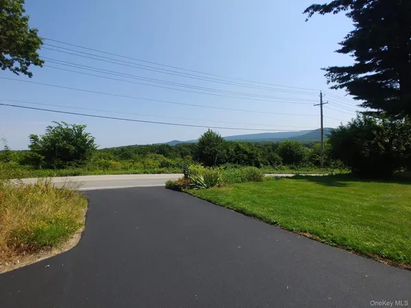 $585,000 | 165 Round Hill Road, Chester, NY 10918