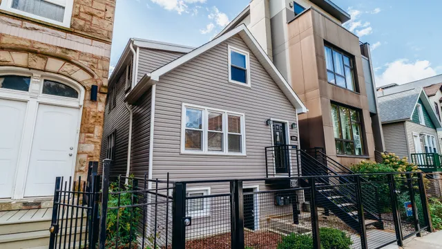 $2,750 | 2927 West Lyndale Street, Unit 1, Chicago, IL 60647