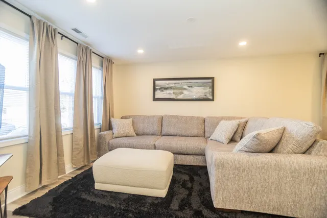 $2,750 | 2927 West Lyndale Street, Unit 1, Chicago, IL 60647