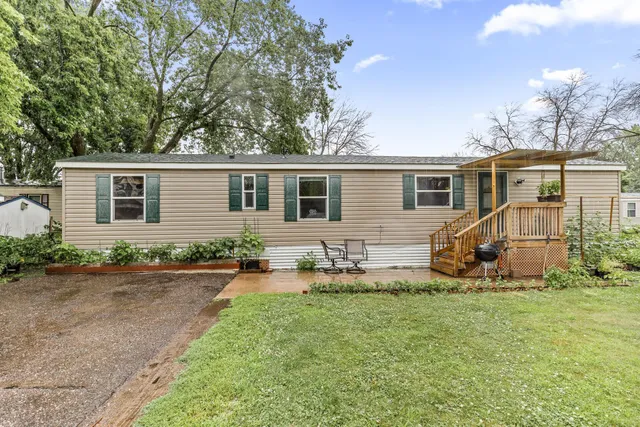 $85,000 | 2401 Bison Drive, Maplewood, MN 55119