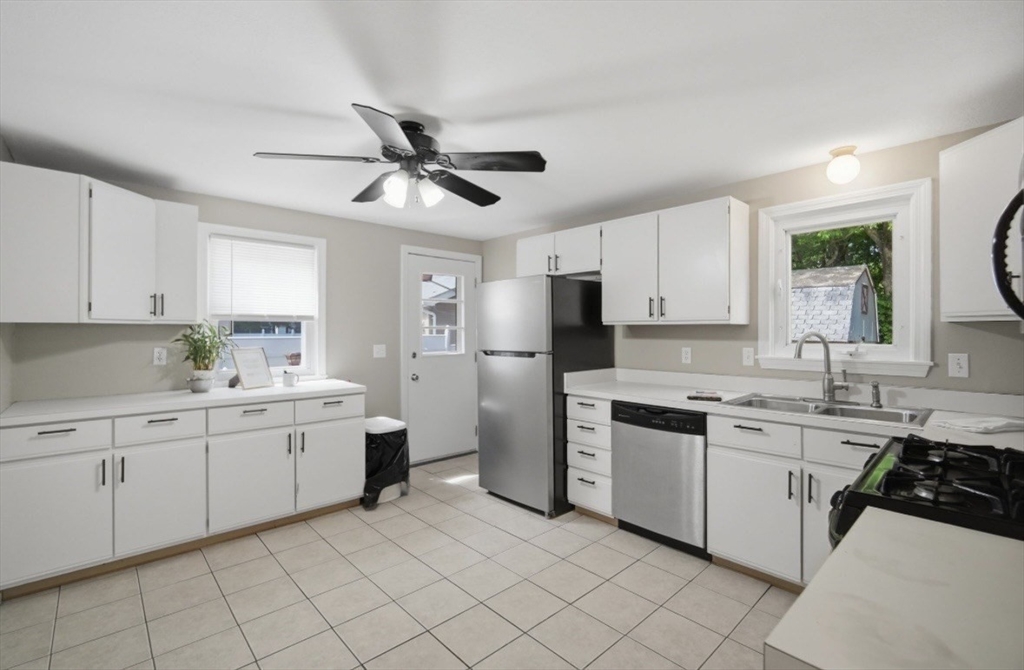 20 Entrybrook Drive Springfield, MA 01108 - Photo 5 of 26