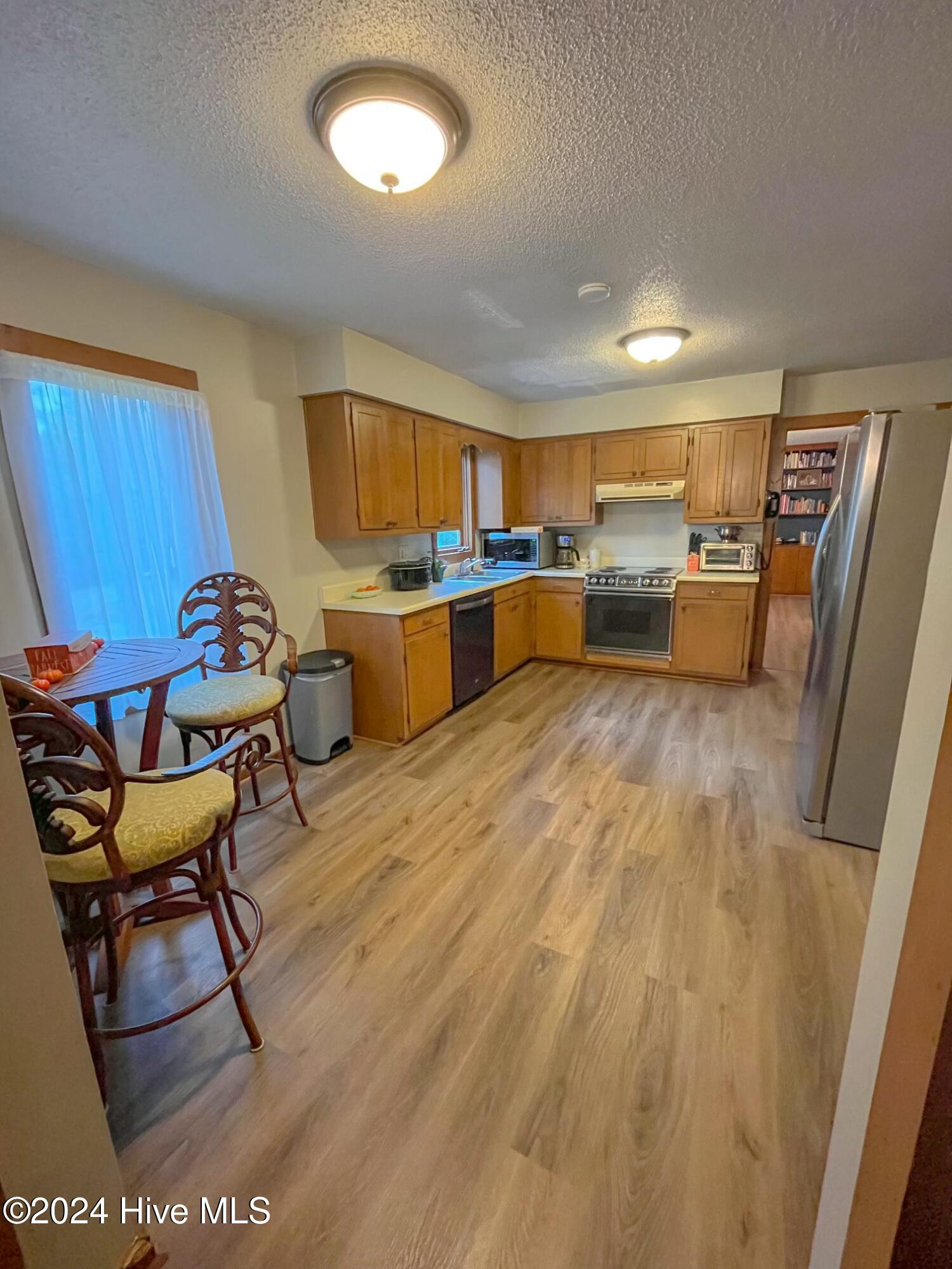 907 Fields Road New Bern, NC 28560 - Photo 12 of 20 KITCHEN