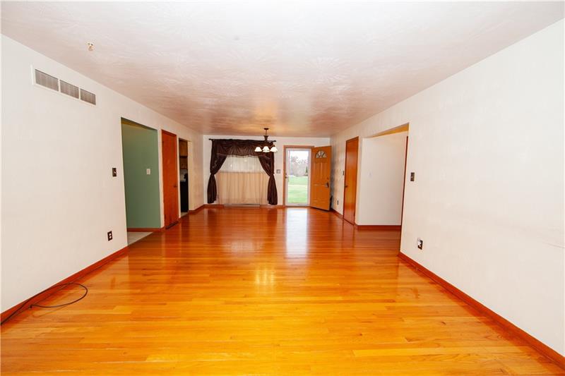 408 Saxonburg Road Butler, PA 16002 - Photo 6 of 18