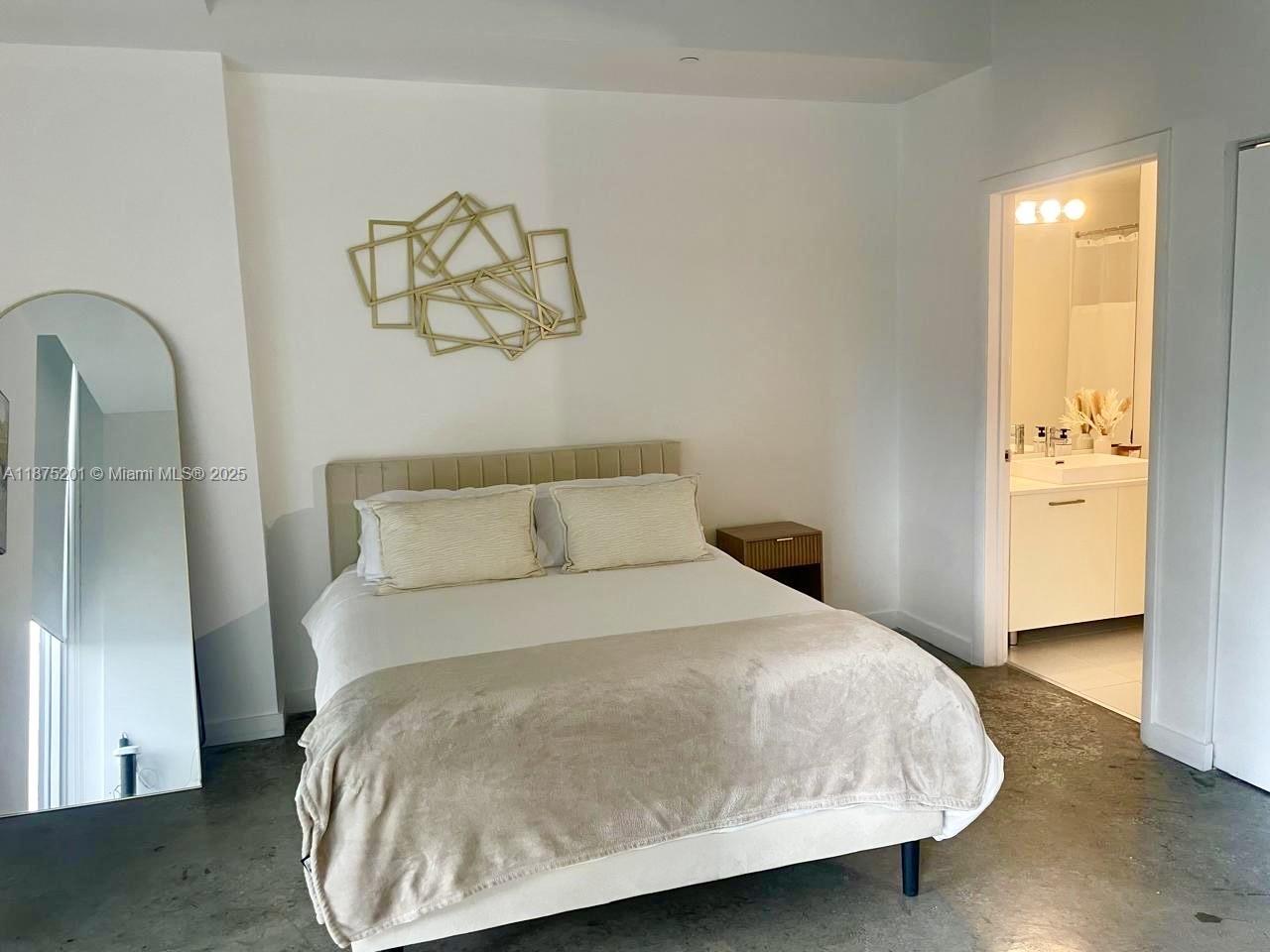 151 Southeast 1st Street, Unit 2807 Miami, FL 33131 - Photo 4 of 24 a bedroom with a bed and a painting on the wall