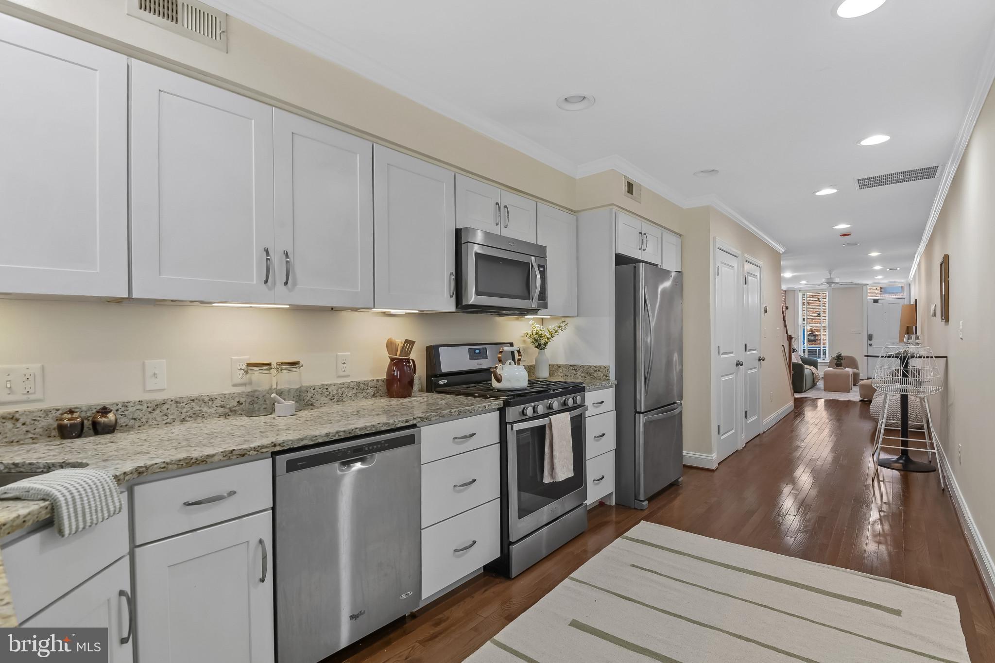 911 South Curley Street Baltimore, MD 21224 - Photo 14 of 40