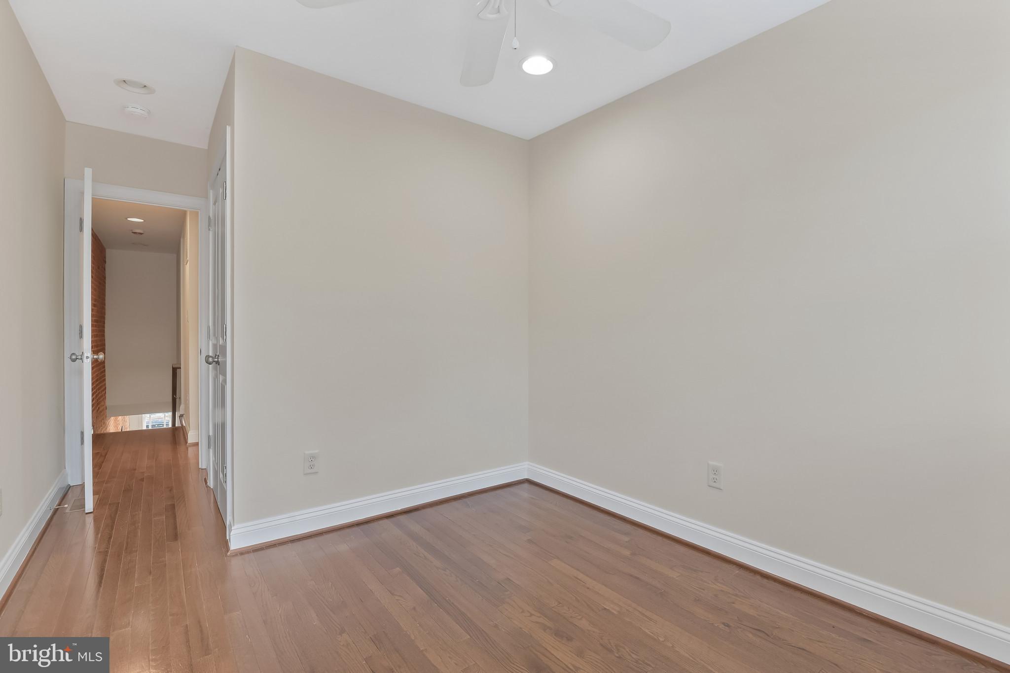 911 South Curley Street Baltimore, MD 21224 - Photo 18 of 40