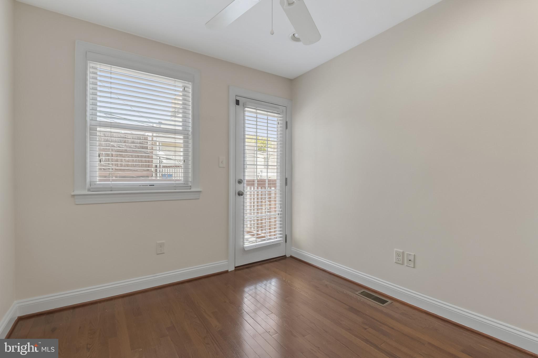 911 South Curley Street Baltimore, MD 21224 - Photo 19 of 40