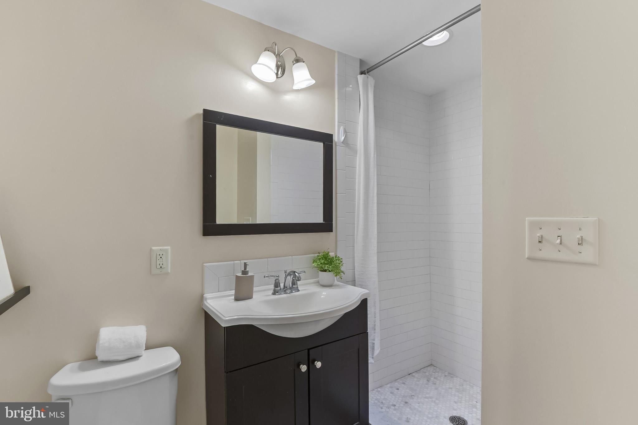 911 South Curley Street Baltimore, MD 21224 - Photo 26 of 40