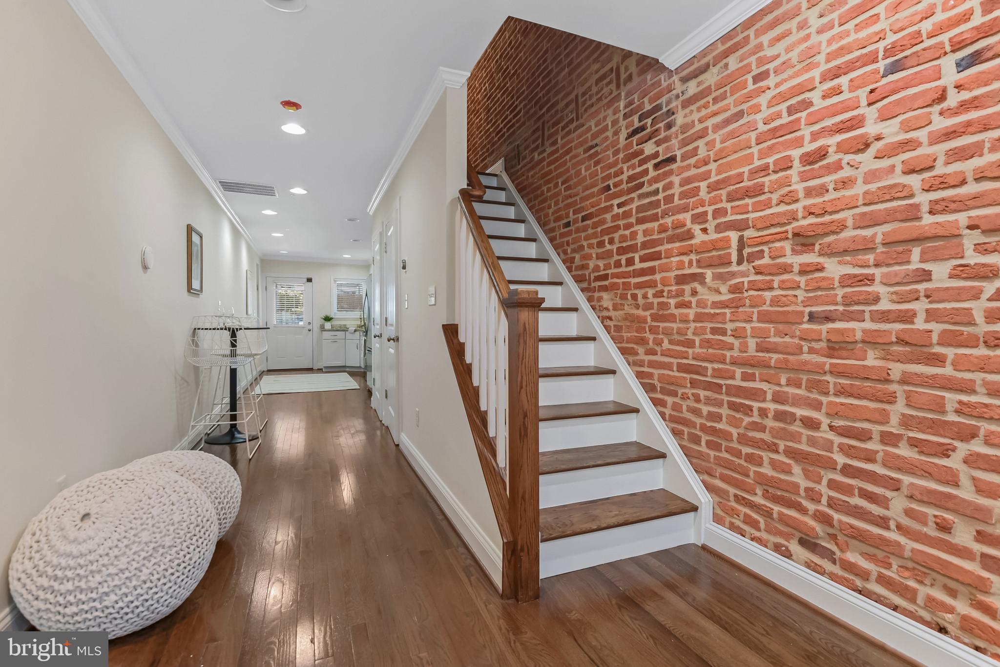 911 South Curley Street Baltimore, MD 21224 - Photo 5 of 40