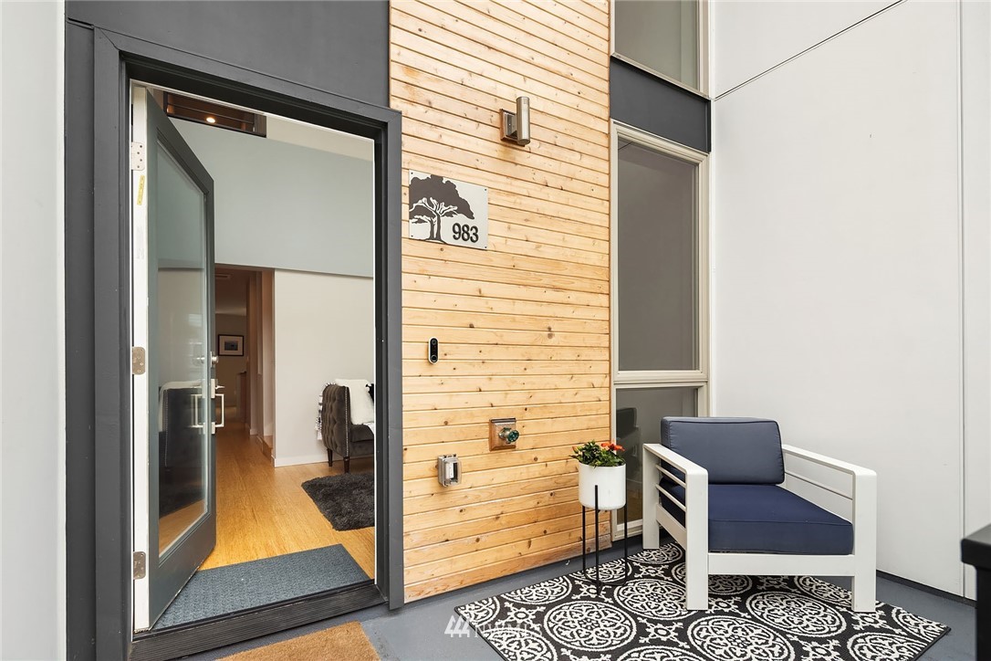 983 North 45th Street Seattle, WA 98103 - Photo 3 of 32