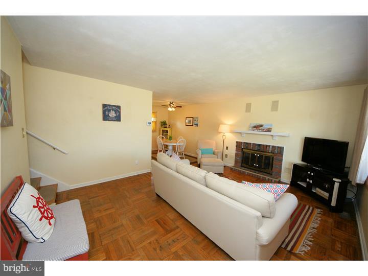 10 Sun Valley Road Hamilton Square, NJ 08690 - Photo 3 of 25 Living Room