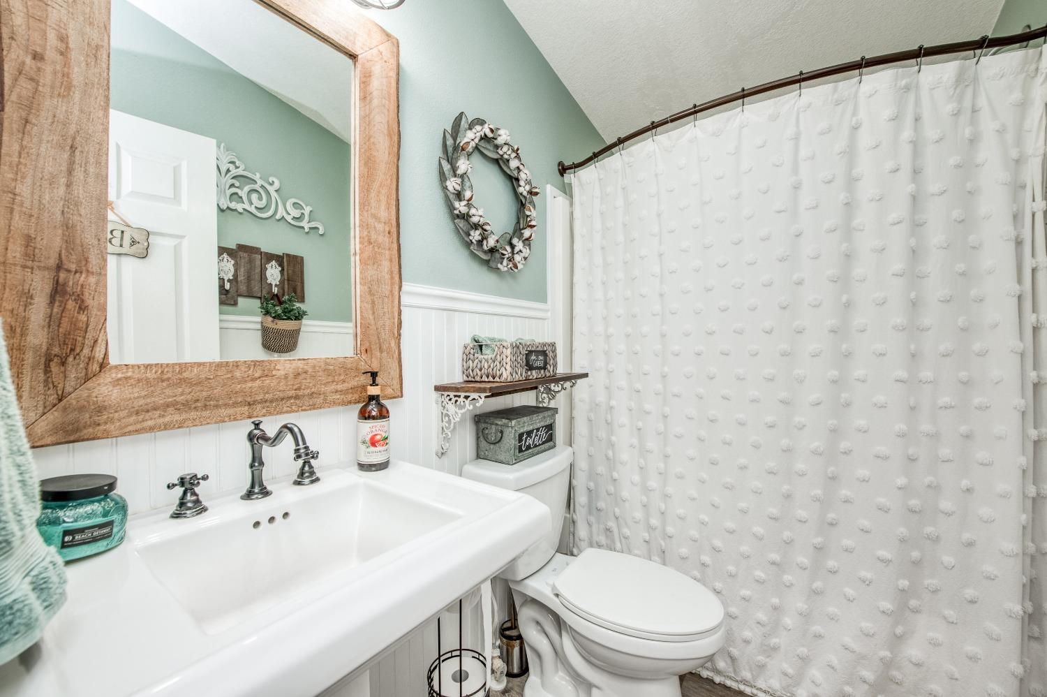 30128 Auberry Road Prather, CA 93651 - Photo 43 of 99 a bathroom with a toilet a sink and a mirror