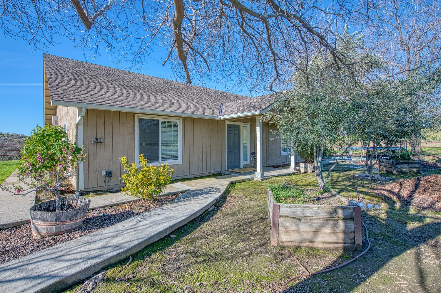 30128 Auberry Road Prather, CA 93651 - Photo 58 of 99 a front view of a house with garden