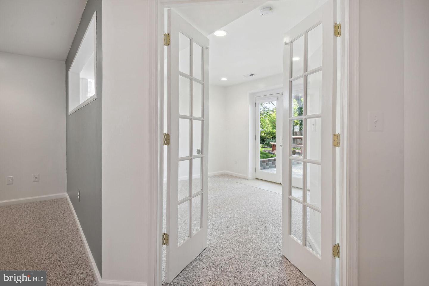100 Summit Hall Road Gaithersburg, MD 20877 - Photo 19 of 28 Entryway into lower level bedroom or den