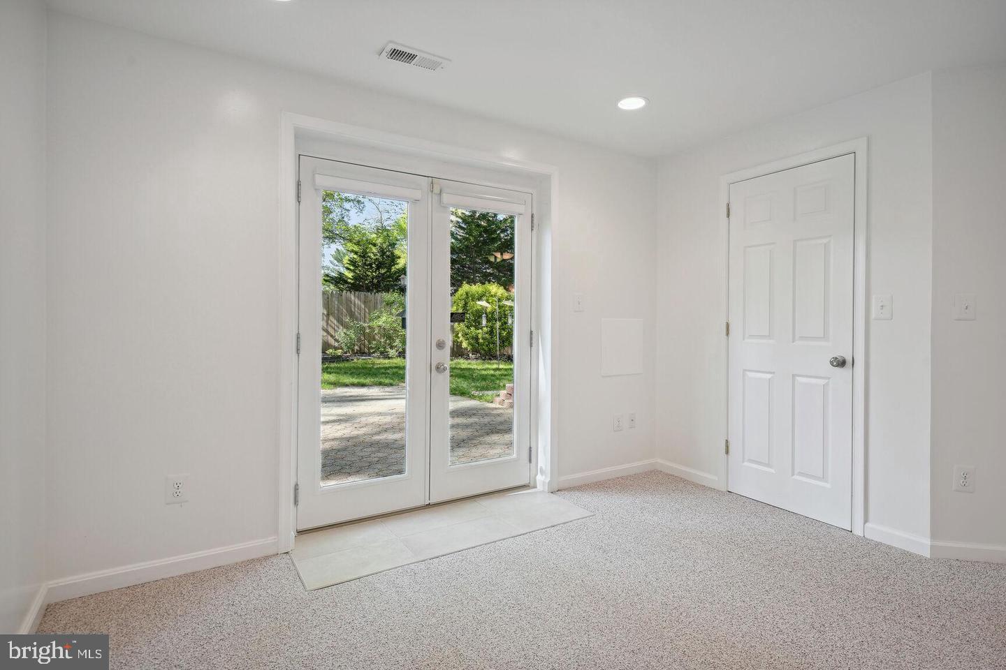 100 Summit Hall Road Gaithersburg, MD 20877 - Photo 23 of 28 Lower level bedroom or den