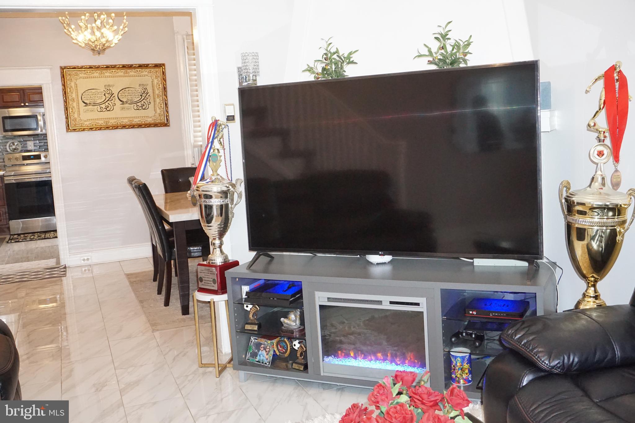 232 Copley Road Upper Darby, PA 19082 - Photo 13 of 54 Living Room