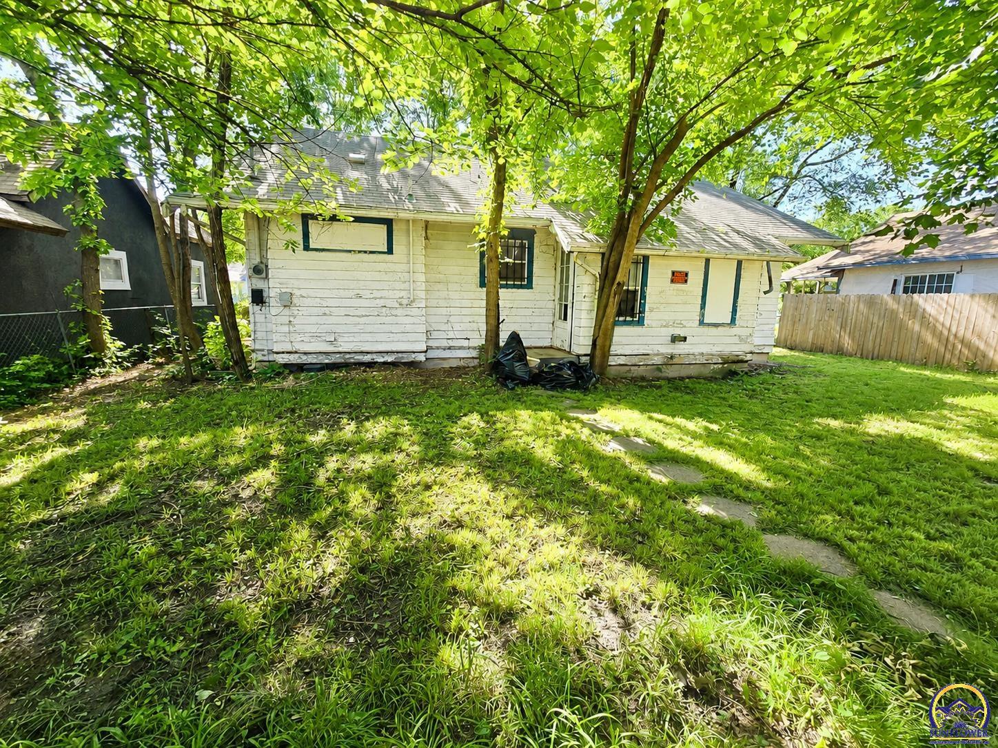 711 Southeast Lawrence Street Topeka, KS 66607 - Photo 12 of 12
