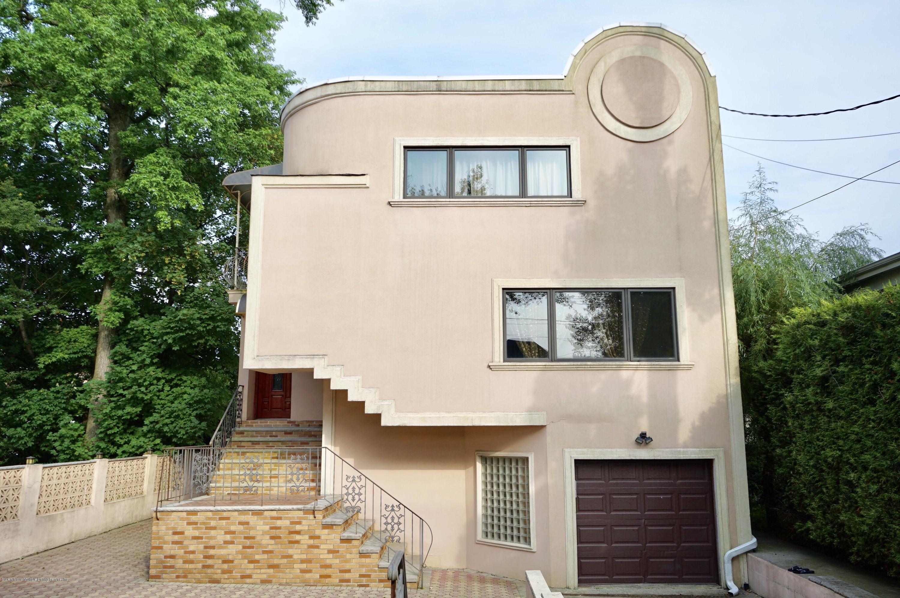 17 Briarcliff Road Staten Island, NY 10305 - Photo 1 of 39 581F03DD-B8EA-4799-9FCF-CD85105015CE