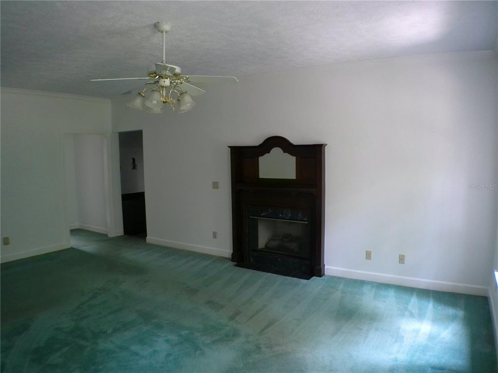 415 Southeast 123rd Street Road Ocala, FL 34480 - Photo 19 of 50 a view of an empty room with a window