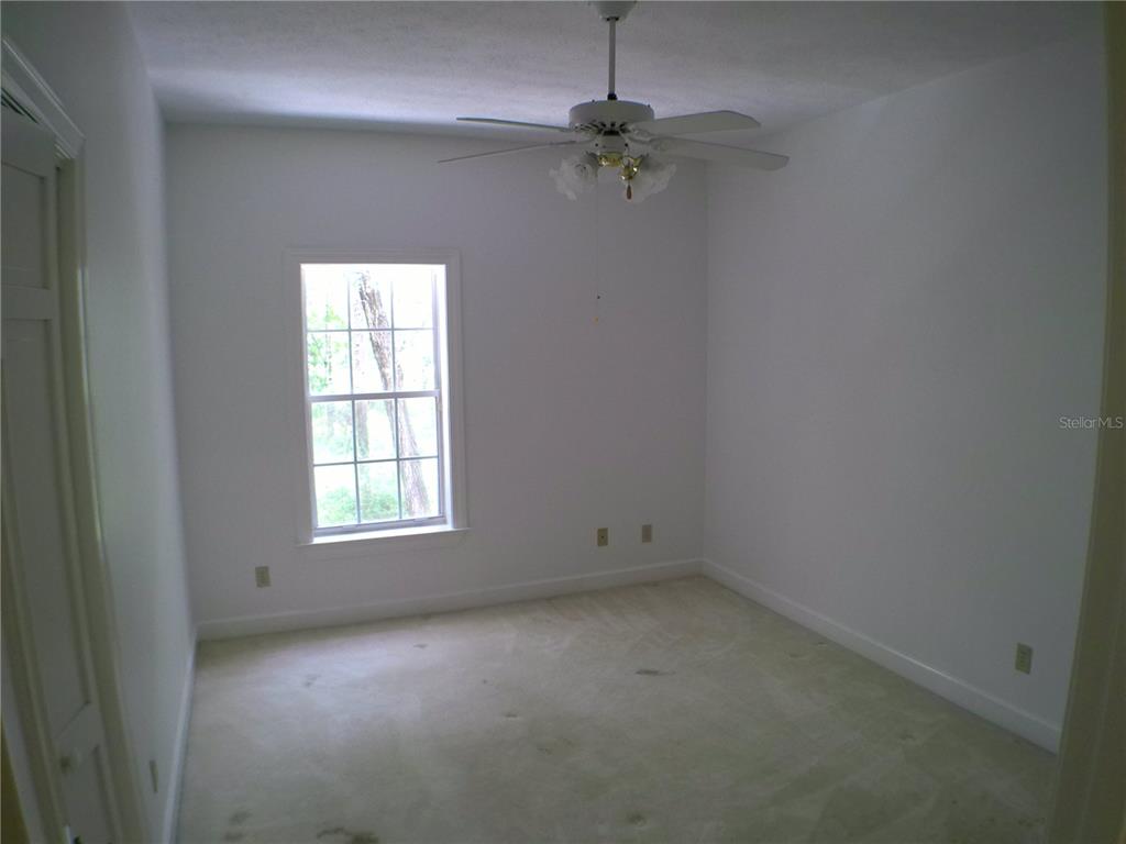 415 Southeast 123rd Street Road Ocala, FL 34480 - Photo 27 of 50 an empty room with a window and a fan