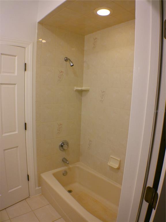 415 Southeast 123rd Street Road Ocala, FL 34480 - Photo 31 of 50 a white bath tub sitting next to a shower