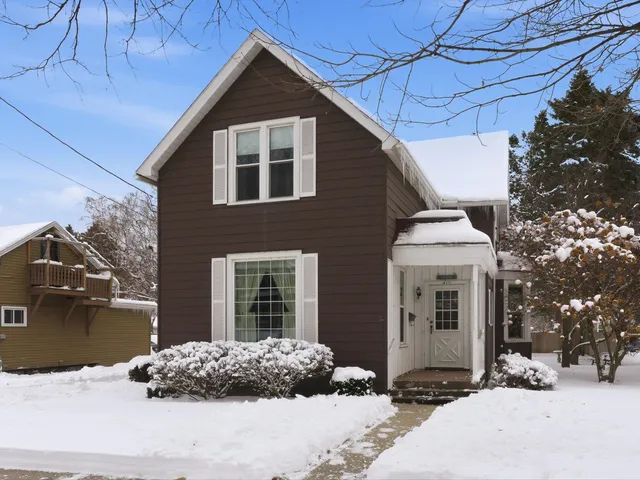 $198,800 | 617 North 7th Street, Manitowoc, WI 54220