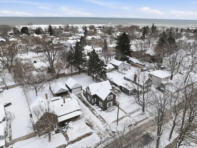$198,800 | 617 North 7th Street, Manitowoc, WI 54220